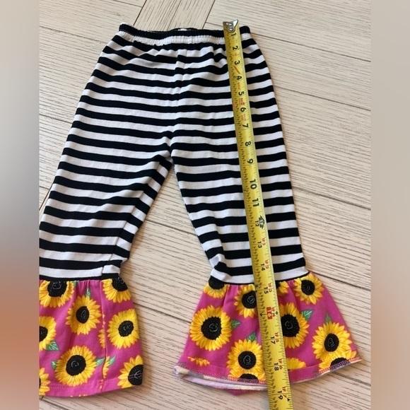 Simply Southern size 3T toddler 2 piece sunflower w/ black and white stripes set - Picture 5 of 7